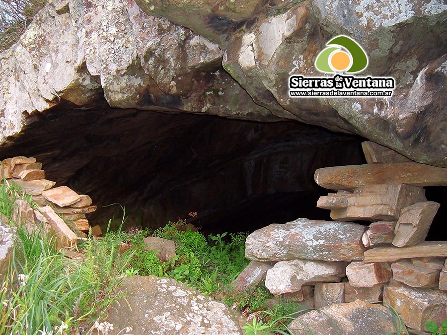 Cueva Vacacua en la Reserva Natural Sierras Grandes, en sierra de la ventana