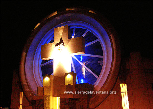 Portal del Cementerio por Francisco Salamone