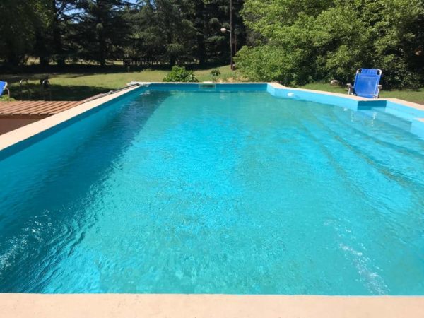 Pileta de Cabañas La Península en Villa Ventana