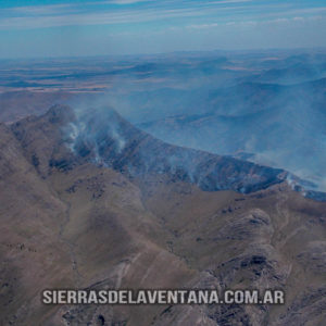 Incendio sobre las Sierras de la Ventana