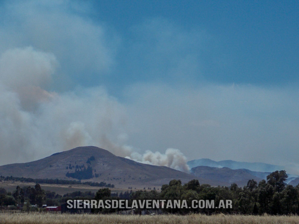 Incendio sobre las Sierras de la Ventana