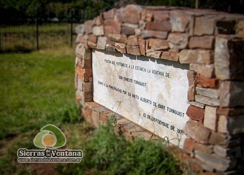 Placa conmemorativa de la donación de la "Estancia Ventana" por parte del Sr. Alberto de Bary Tornquist.