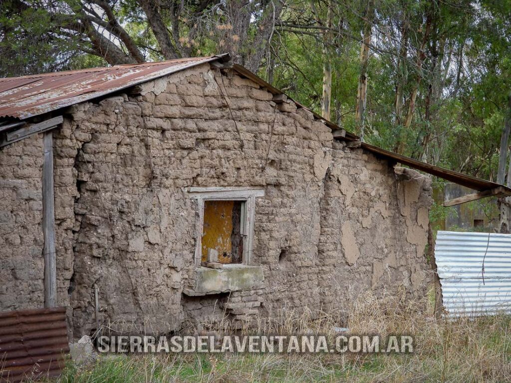 Escuela de Adobe en Pelicurá